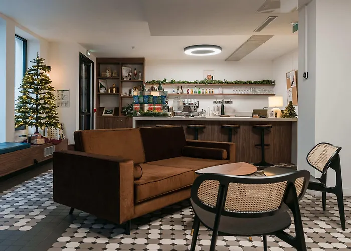 Beau M Paris Hostel